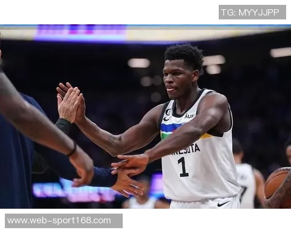 麦克丹尼尔斯半场表现出色9中6砍下15分2篮板3盖帽助力球队攻防稳定 麦克丹尼尔斯半场表现出色9中6砍下15分2篮板3盖帽助力球队攻防稳定